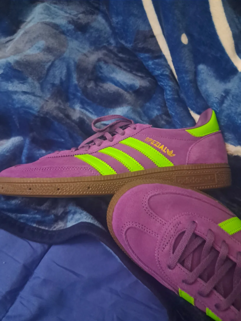 Adidas Womens Size 9.